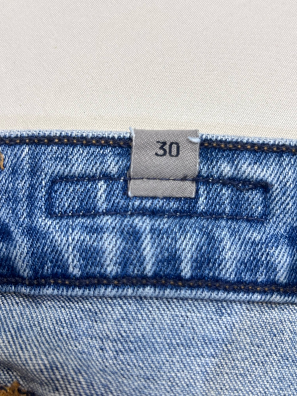 Citizens of Humanity Elsa Mid-Rise Slim Fit Crop- 30 - Picture 12 of 16